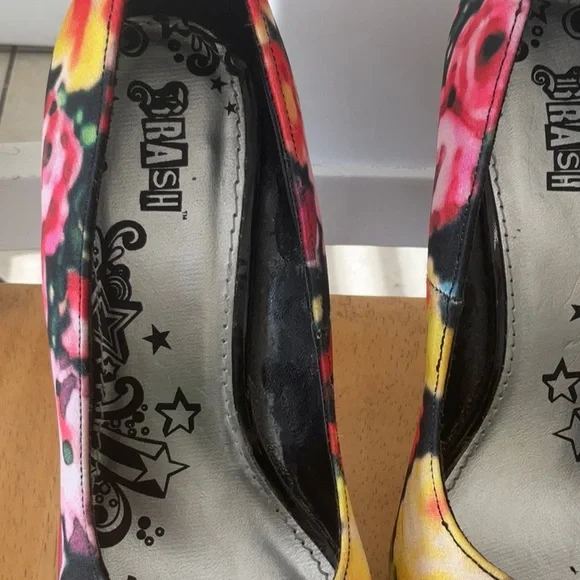 Brash yellow red black heels - Picture 6 of 6